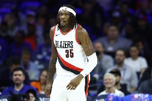 記者：克林根和剛剛復(fù)出的羅威 都沒能在約基奇頭上討到便宜