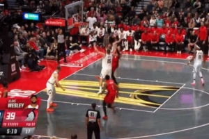 抹平分差！阿夫迪亞快攻中強(qiáng)硬背打命中 開拓者追平比分