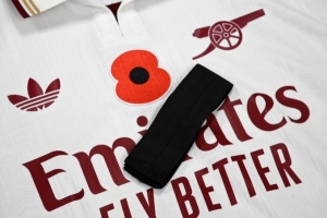 官方：阿森納本場(chǎng)比賽雙方將佩戴黑紗，向兩名離世球員致哀