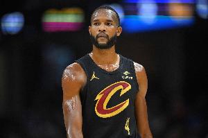 手感一般！小莫布里16投6中得到14分8板5助3斷1帽 正負值+13