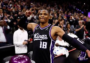 解說(shuō)：老兵威少油箱里看來(lái)還有不少油&性價(jià)比拉滿 德羅贊得多頂頂