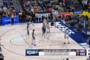 勢大力沉！阿隆-戈登溜底線雙手大力灌籃 威少望球興嘆