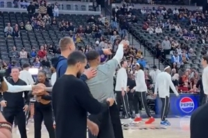 重返丹佛！威少今日首發(fā)戰(zhàn)舊主 賽前和約基奇嘻嘻哈哈親切互動