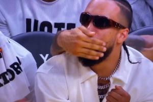 ??罵多臟??？狄龍?jiān)诎宓噬蠂娙顺訲 隊(duì)友伸手擋住了他的嘴