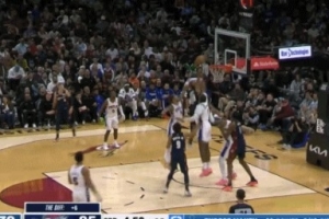 霸王舉鼎！克雷格·波特投籃不中 泰森籃下騰空暴起單臂補(bǔ)扣