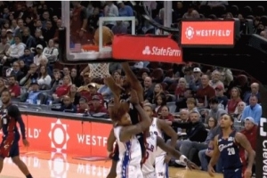 點(diǎn)燃主場！小莫布里旱地拔蔥暴力隔扣烏布雷 還有加罰！