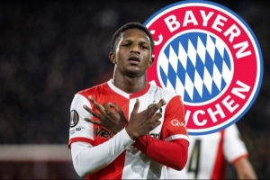 荷媒：拜仁今晚將派出球探現(xiàn)場(chǎng)考察費(fèi)耶諾德19歲右后衛(wèi)雷德