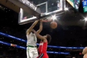 終于扣上了！米諾特跟進雙手隔扣巴格利