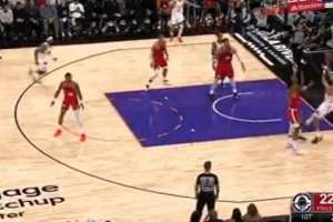 標志性動作！布克底線單吃對手 后轉身翻身后仰跳投命中