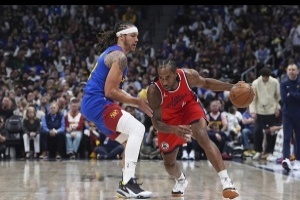 賽季至今小卡戈登是聯(lián)盟僅有的兩個場均20+且命中率180俱樂部球員