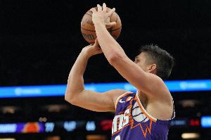 格雷森·阿倫這賽季場(chǎng)均16.6分4.9助1.6斷3.6記三分 均為生涯新高