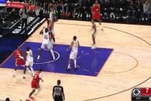 樣樣通！祖巴茨弧頂做軸策動攻勢 順下雙手補扣2分1板到手