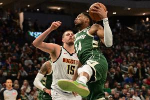 定制一波！賽季至今僅4人場(chǎng)均至少19分12板命中率50%+：字約文武