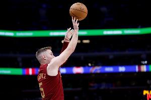 微波爐！梅里爾首節(jié)替補登場5分鐘三分3中3射落9分 另有1板1助