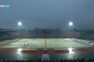 冰天雪地！延邊龍鼎主場積雪嚴(yán)重，草坪都被染成了白色