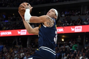 戈登：我今天變向過(guò)人很酷但之后那個(gè)扣籃一般般 比不了360°扣籃