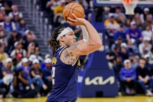 打勇士就來(lái)勁？戈登兩戰(zhàn)勇士三分16中13 面對(duì)其他球隊(duì)25投僅6中