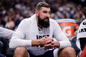 完美拼圖！瓦蘭丘納斯替補15分鐘8中6貢獻16分6板 三分3中2