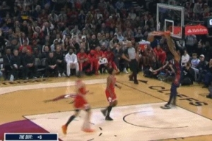 精準(zhǔn)制導(dǎo)！梅里爾半場(chǎng)長(zhǎng)傳助飛阿倫空接暴扣