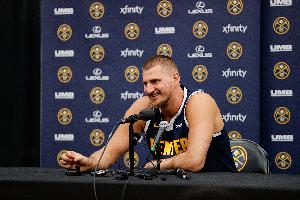 瘋狂！約基奇近4戰(zhàn)場均31.3分11.3板13.3助 三項(xiàng)命中率70/47/87%