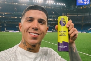 4次長傳全部成功！恩佐當(dāng)選切爾西vs狼隊(duì)英超官方全場最佳球員