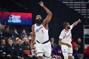 ??啥東西?。】齑习雸鋈智蚝嫌?jì)14中1&命中率7% 太陽22中10