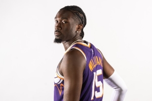 本賽季馬威上場時(shí)太陽全隊(duì)凈效率值為16.5 不在場時(shí)為-14.4