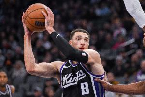 扣籃王的實(shí)力！拉文閑庭信步突入內(nèi)線 折疊隔扣麥克丹尼爾斯