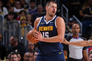 強(qiáng)到?jīng)]朋友！約基奇19投16中砍下35分15板7助2斷