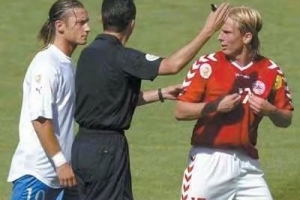 托蒂談2004年歐洲杯自己吐口水：我很后悔，我至今依然感到羞愧