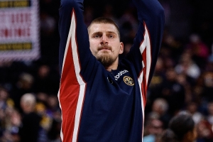 斯潘塞·瓊斯：掘金替補(bǔ)席整場比賽都在為約基奇的表現(xiàn)搖頭