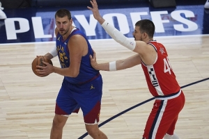 解說：快船第三節(jié)調(diào)整能力幾乎為0 約基奇化身人形高達(dá)讓快船無解