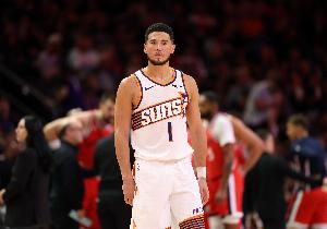 效率不俗！布克半場10投6中 拿下16分2籃板3助攻1蓋帽