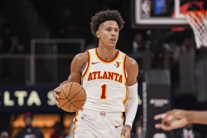 布克在太陽(yáng)的角色，杰倫·約翰遜的超級(jí)三雙