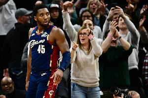 效率不高！米切爾18中7&17罰15中空砍31+6+6 7次失誤&正負值-18