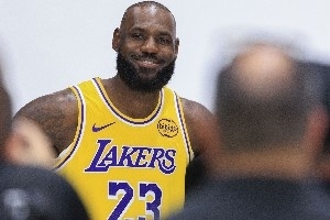 1萬(wàn)助有多難？共8人有一前鋒 神將7次單季助攻破千 哈登有機(jī)會(huì)？