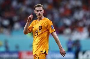 德容：球員站位不佳導(dǎo)致進(jìn)攻運(yùn)轉(zhuǎn)不暢，想贏世界杯就還須改善很多