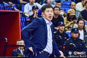 丁偉：40多歲時(shí)我執(zhí)教水平太差 指揮不了JR·史密斯這種大腕