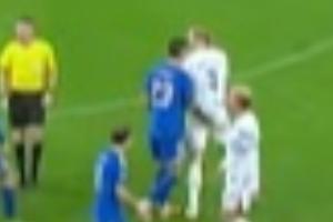 ??魔人屁股摸不得！哈蘭德被曼奇尼摸屁股后怒罵，多納魯馬勸架