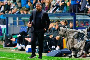 1-4落?。∫獯罄?0年首次下半場(chǎng)丟4球，近42年首次主場(chǎng)凈負(fù)3球