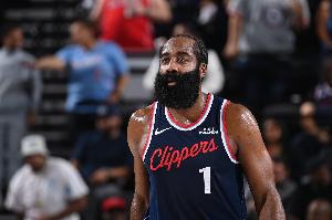 記者：哈登差點用三分三連擊拖入加時 但不用打42分鐘未必是壞事