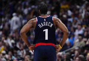 懷特：我們或許應(yīng)該在最后一次防守中犯規(guī) 很高興哈登沒投進(jìn)