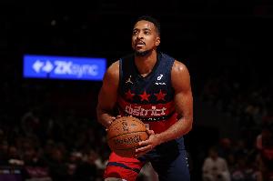 蝴蝶穿花！麥科勒姆背運(yùn)連過2人 突到籃下拉桿上籃打中