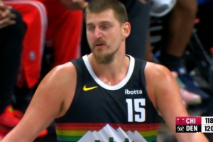 就是自信！約基奇首記三分干拔命中反超比分！此前5中0