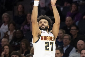 力竭了！穆雷22投12中得34分11板4助1斷 末節(jié)一度連得13分掄冒煙