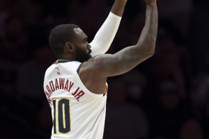 正負(fù)值-21太離譜！小哈達(dá)威替補(bǔ)16分鐘8中2僅拿4分2板3斷