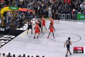 還有機(jī)會的！約基奇倚著道蘇姆突破上籃先追2分！