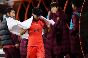 汪士欽本屆表現(xiàn)：踢呲致丟球+報(bào)復(fù)動(dòng)作染紅，擊敗韓國U22踢滿全場