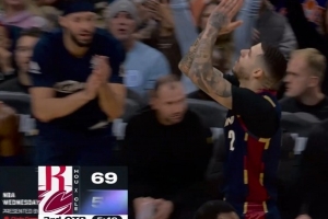 外線開(kāi)炮！朗佐·鮑爾三分轟進(jìn) 幫助騎士縮小分差打?；鸺? >
                                        </div>
                                    </div>
                                                                        <div   id=