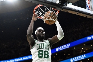 力拔山兮！安芬尼·西蒙斯遭包夾送妙傳 科塔單臂隔扣力道十足